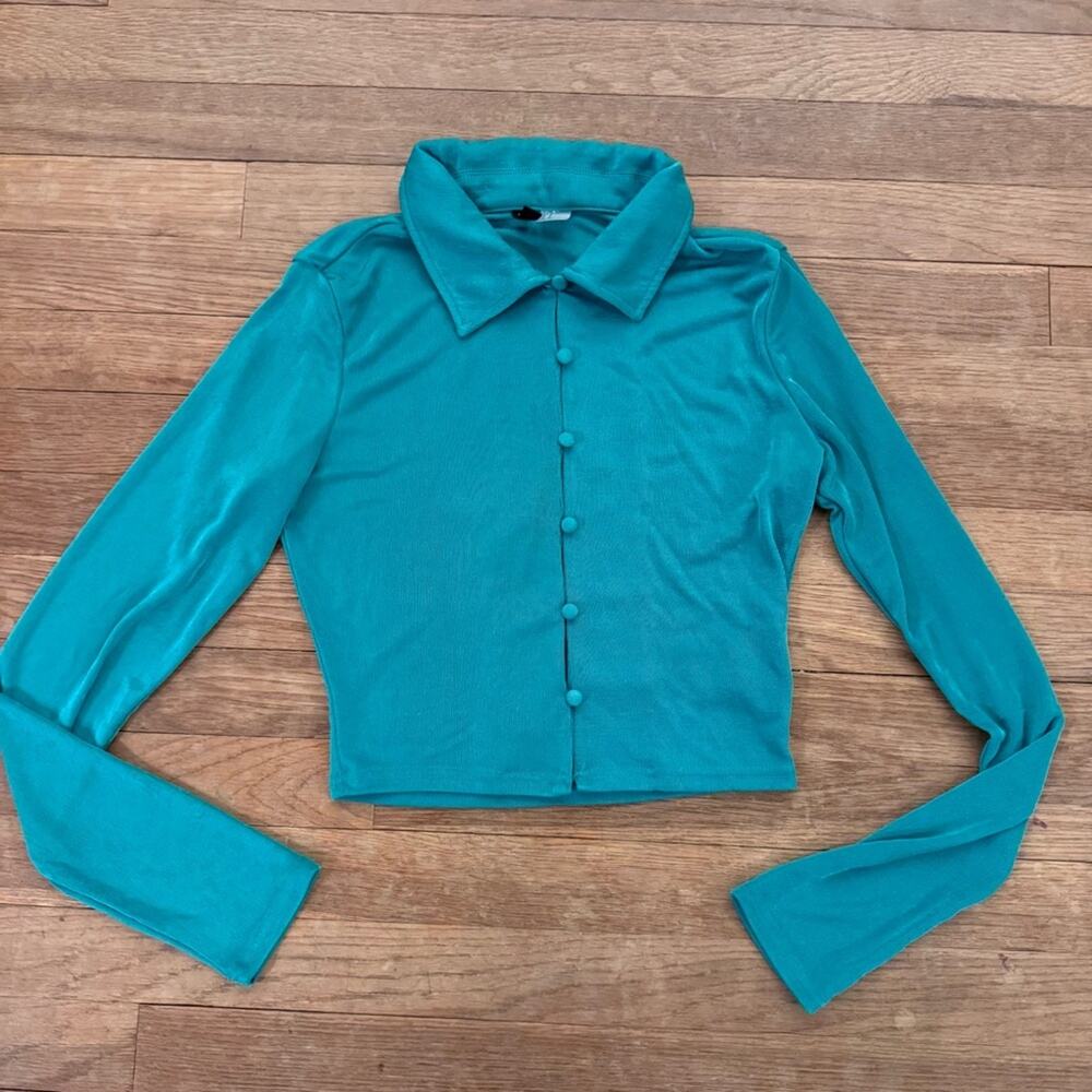 Divided green long sleeve button front crop blouse shirt top size small S
b77